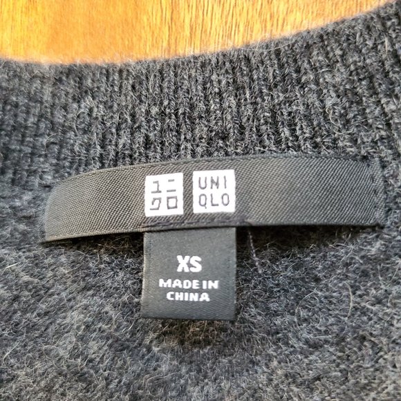 Uniqlo Cashmere Dark Gray V-Neck Sweater (XS) - Picture 4 of 5